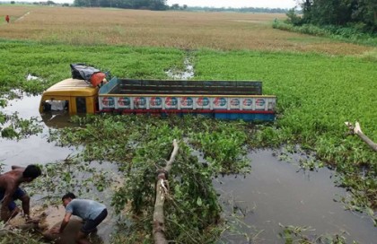 গোপালগঞ্জে সড়ক দুর্ঘটনায় তিন শ্রমিক নিহত