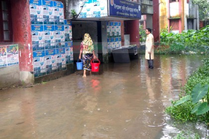 বৃষ্টি হলেই জলাবদ্ধতা, ভোগান্তি