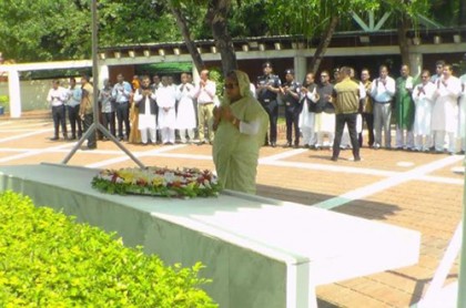 বঙ্গবন্ধুর সমাধিতে প্রধানমন্ত্রীর শ্রদ্ধা