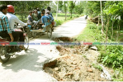 ধুনটে সড়কের বেহাল দশা, ভোগান্তিতে মানুষ