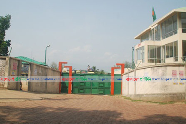 টেকনাফ স্থলবন্দরে লক্ষ্যমাত্রার চেয়ে বেশি রাজস্ব আদায়