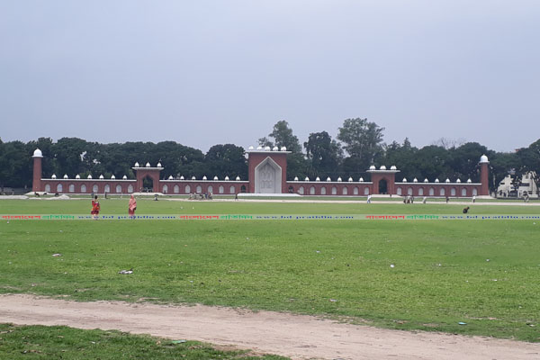 দিনাজপুরের গোর-এ শহীদ বড় মাঠে দেশের নান্দনিক ঈদগাহ

