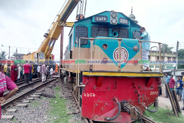 সান্তাহারে ভুল সিগনালে ট্রেনের ইঞ্জিন লাইনচ্যুত