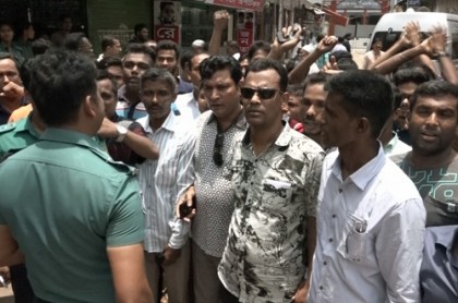বরিশালে বঞ্চিত নেতাদের প্রতিবাদ সমাবেশ, পুলিশের বাধা