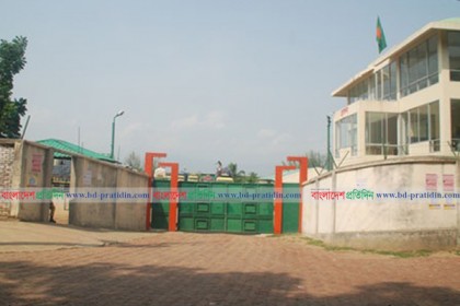 টেকনাফ স্থলবন্দরে লক্ষ্যমাত্রার চেয়ে বেশি রাজস্ব আদায়