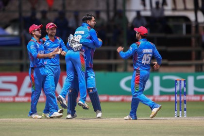 রাশিদের স্পিন ঘূর্ণিতেই হারল সাকিবরা