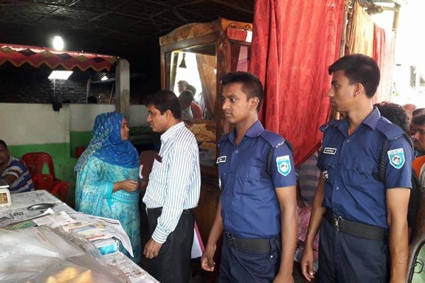 চিরিরবন্দরে ভোক্তা অধিকার আইনে ৫ প্রতিষ্ঠানকে জরিমানা

