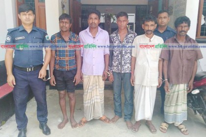 নাটোরের সিংড়ায় মাদক বিরোধী অভিযানে আটক ৫