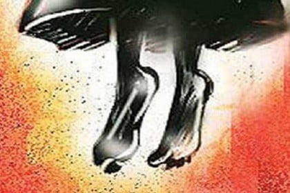 বগুড়ার শেরপুরে গৃহবধূর ঝুলন্ত লাশ উদ্ধার