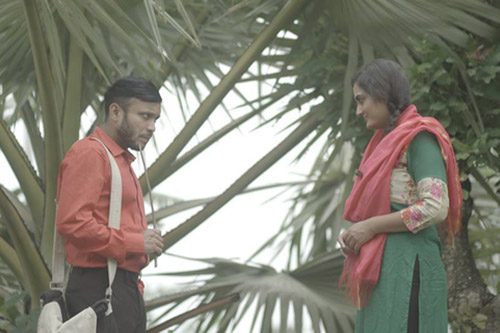 পাগলা মিশুর কবলে অপর্ণা