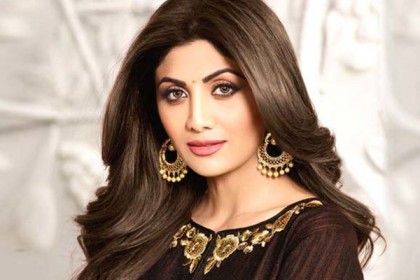 ইফতার টেবিলে গান বাজিয়ে তোপের মুখে শিল্পা শেঠি