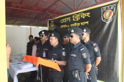 জাল স্ট্যাম্প বিক্রি, গ্রামীণ ব্যাংকের ২ কর্মচারি গ্রেফতার