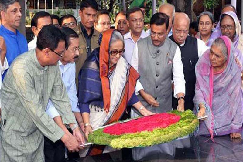 বঙ্গবন্ধুর প্রতিকৃতিতে প্রধানমন্ত্রীর শ্রদ্ধা