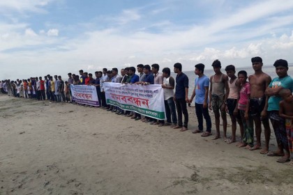 হাতিয়ায় নিরাপদে নৌ পারাপার নিশ্চিত করার দাবি