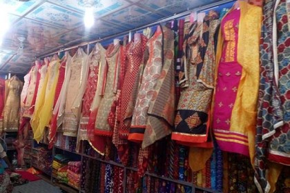 কলারোয়ায় ভারতীয় পোশাকের রমরমা চাহিদা