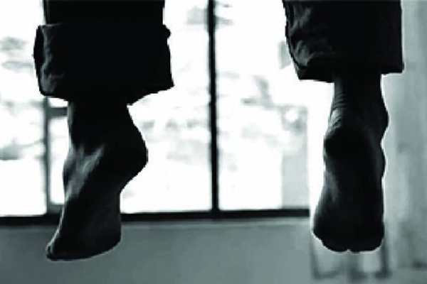 স্ত্রীর সাথে অভিমান করে যুবকের আত্মহত্যা