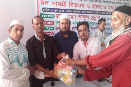 কাপাসিয়ায় দুস্থদের মাঝে ঈদ সামগ্রী বিতরণ