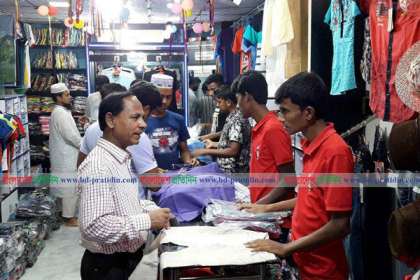 দিনাজপুরে জমে উঠেছে ঈদের কেনাকাটার বাজার