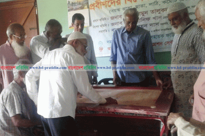 পাল্টে গেছে পিরোজপুরের প্রবীণদের জীবন
