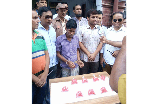 আদালতের মালখানা থেকে ইয়াবা পাচার, কনস্টেবল ও সোর্স আটক