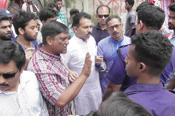 ফরিদপুরে পুলিশী বাধায় যুবদলের মিছিল পণ্ড
