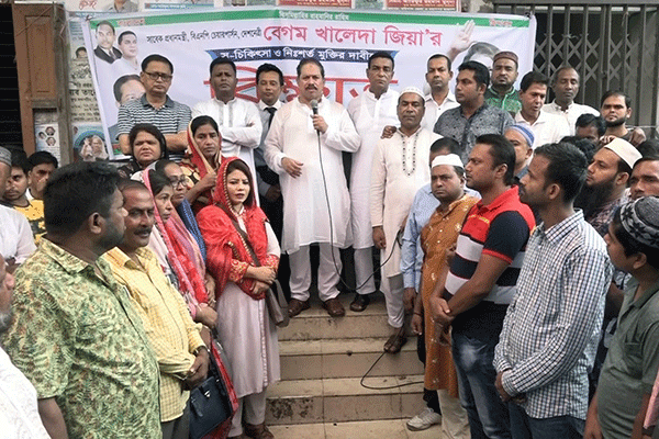 বরিশালে পুলিশি বেষ্টনীতে বিএনপির বিক্ষোভ সমাবেশ