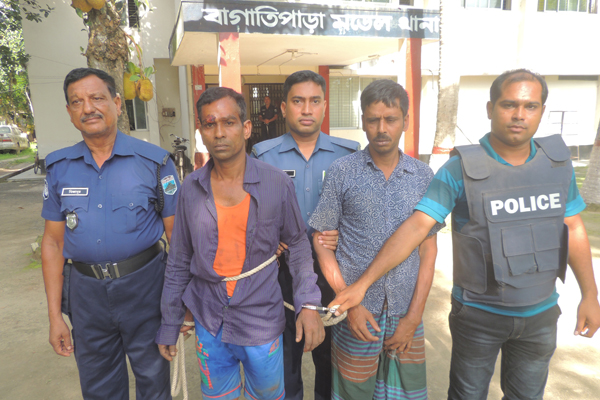 বাগাতিপাড়ায় ডাকাত দলের সহোদর দুই ভাই আটক

