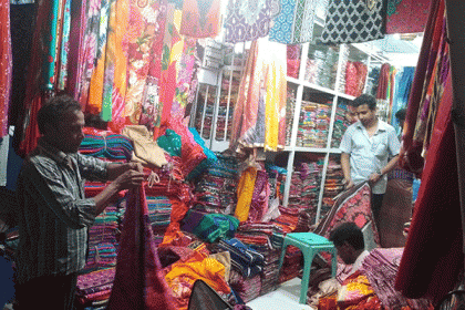 সৈয়দপুরে ঈদের কেনাকাটা জমজমাট