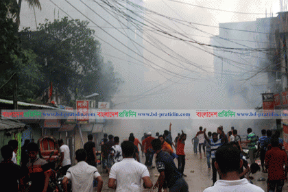 কুমিল্লায় ছাত্রদলের দুই গ্রুপের পাল্টাপাল্টি ধাওয়া, ককটেল বিস্ফোরণ