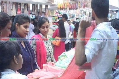 কলকাতায় জমে উঠেছে ঈদ বাজার 
