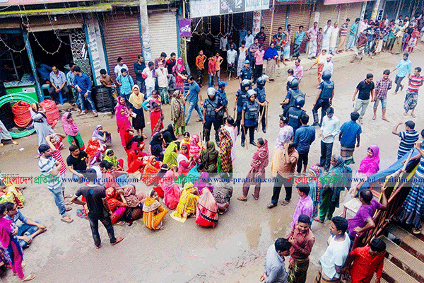 আশুলিয়ায় বেতন বোনাসের দাবিতে শ্রমিকদের বিক্ষোভ, আহত ১০