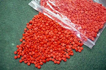 হাজতখানায় আসামিকে মাদক সরবরাহকালে যুবক আটক