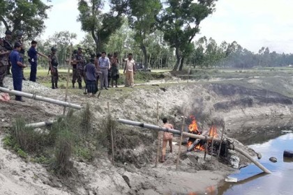পঞ্চগড়ে ৪ ড্রেজার মেশিন পুড়িয়ে ধ্বংস

