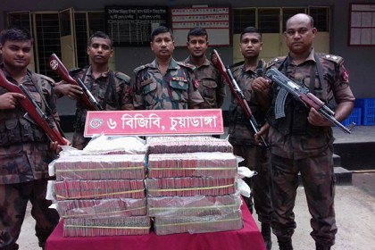 চুয়াডাঙ্গায় বিপুল পরিমাণ ভারতীয় মালামাল জব্দ