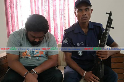 ঘুষের টাকাসহ আটক বরগুনা সওজের প্রকৌশলী