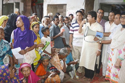 দিনাজপুরে ভিজিএফের চাল বিতরণ 