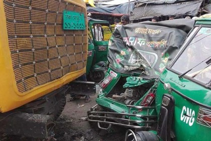 ময়মনসিংহে ট্রাকচাপায় পুলিশ সদস্যসহ দুইজনের মৃত্যু