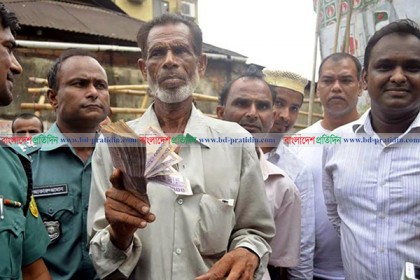 সেই রিকশা চালককে খুঁজছে জেলা প্রশাসন

