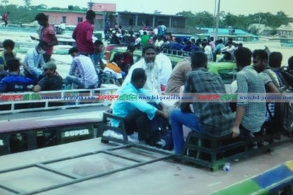 কাঁঠালবাড়ী ঘাটে ঘরমুখো মানুষের ঢল