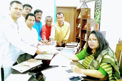 খালেদা জিয়ার সুচিকিৎসা ও মুক্তির দাবিতে স্মারকলিপি 