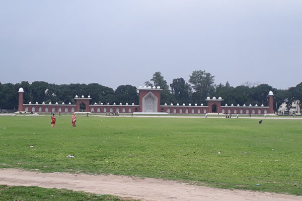 ঈদ জামাতের জন্য প্রস্তুত দিনাজপুরের গোর-এ শহীদ বড় মাঠ

