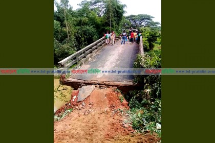 লামার সরই খালের ব্রিজ ধসে যোগাযোগ বিচ্ছিন্ন