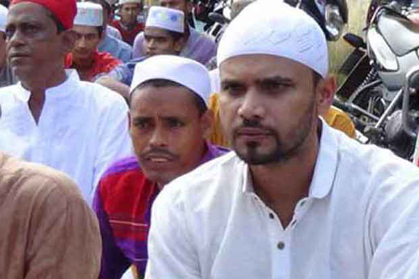 নড়াইলে ঈদের নামাজ পড়লেন মাশরাফি