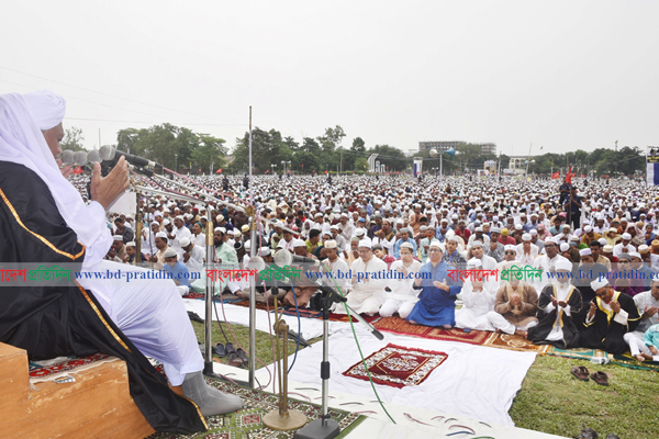ঐতিহাসিক গোর-এ শহীদ মাঠে ঈদ জামাত অনুষ্ঠিত