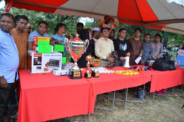 মালয়েশিয়ায় ফুটবল টুর্নামেন্টে শাহমাস হোল্ডিং চ্যাম্পিয়ন 