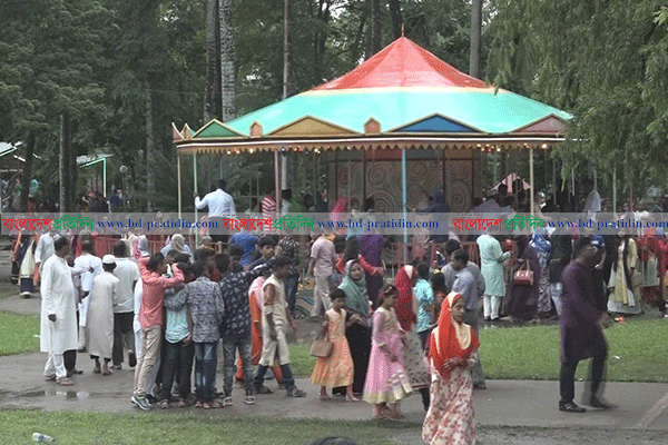 বরিশালে বিনোদন কেন্দ্রগুলোতে উপচে পড়া ভিড়
