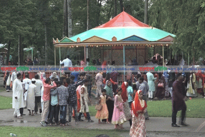 বরিশালে বিনোদন কেন্দ্রগুলোতে উপচে পড়া ভিড়