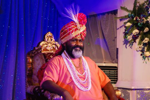 ধর্ষণে অভিযুক্ত বাবার আশ্রম থেকে ৬শ' তরুণী উধাও 