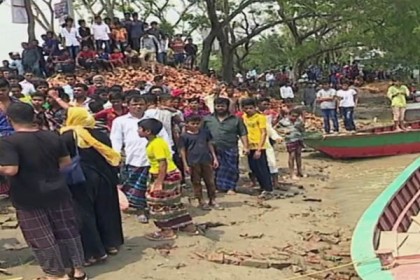 বরিশালে যাত্রীবাহী ট্রলার ডুবিতে শিশুসহ নিখোঁজ ৪ 