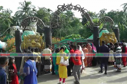 ষাটগম্বুজ ও সুন্দরবনে পর্যটকদের উপচেপড়া ভিড় 